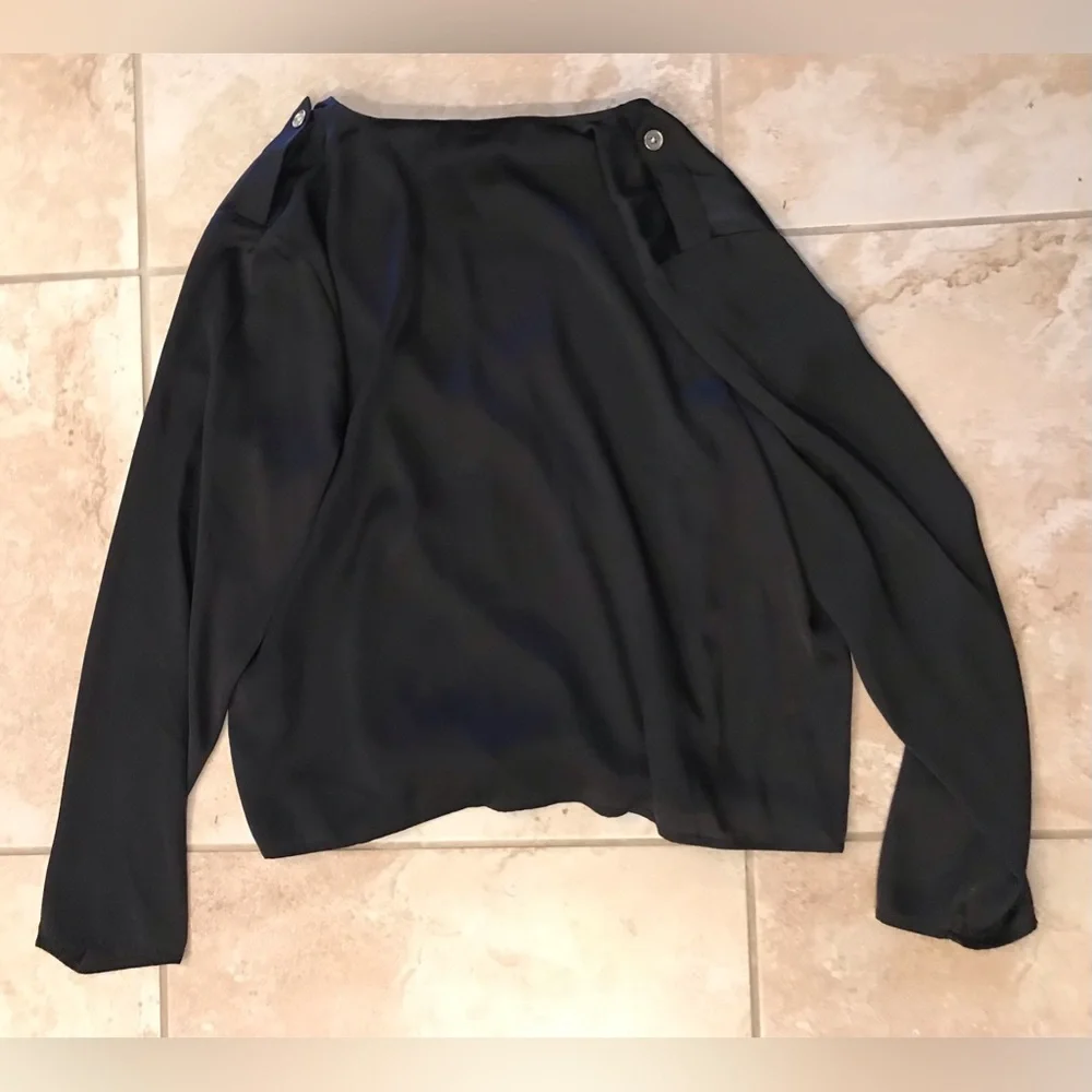 *Michael Kors* Neutral Tops Bundle of 3: Blue (M) & X2 Black (L) - Picture 10 of 16